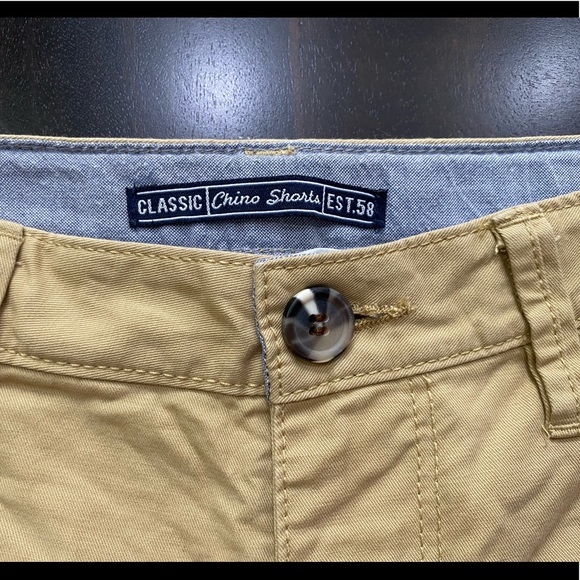 Classic Chino Shorts Size 8-9Y - Picture 3 of 11